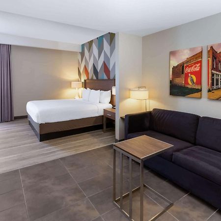 La Quinta Inn & Suites By Wyndham Tulsa Downtown - Route 66 Extérieur photo