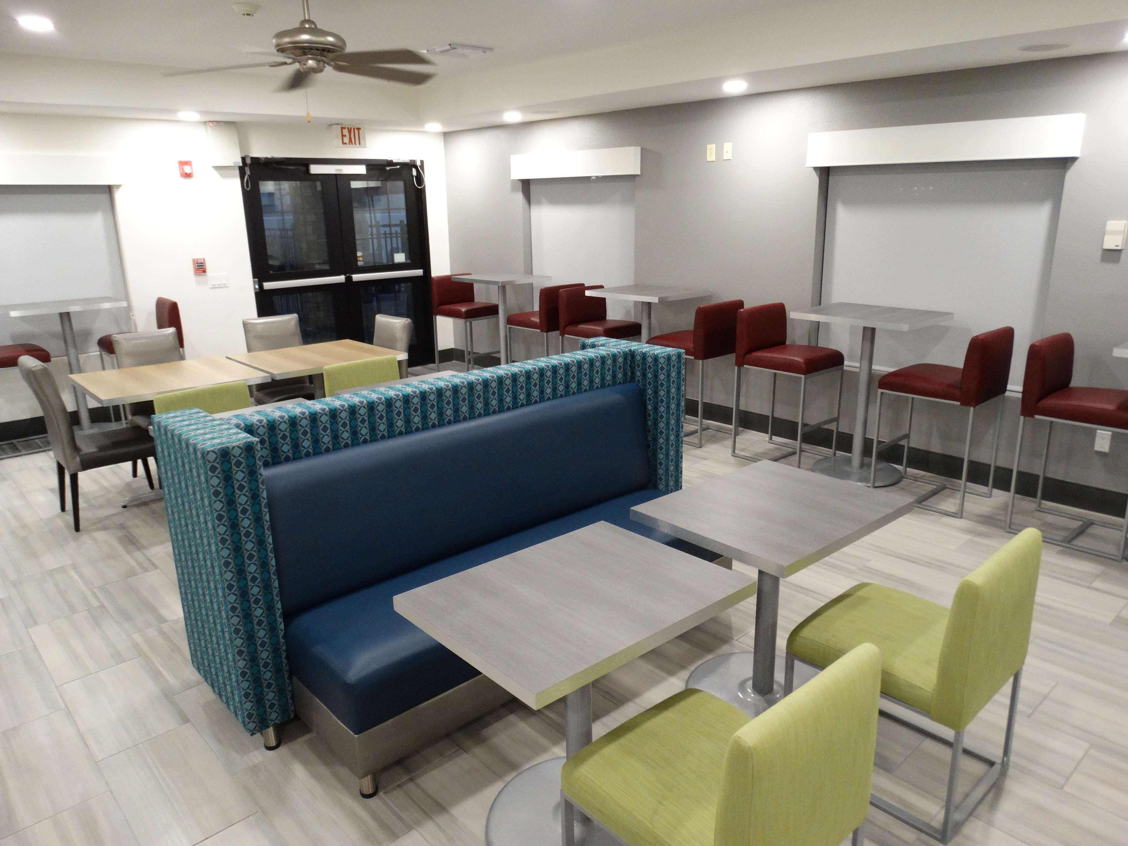 La Quinta Inn & Suites By Wyndham Tulsa Downtown - Route 66 Extérieur photo