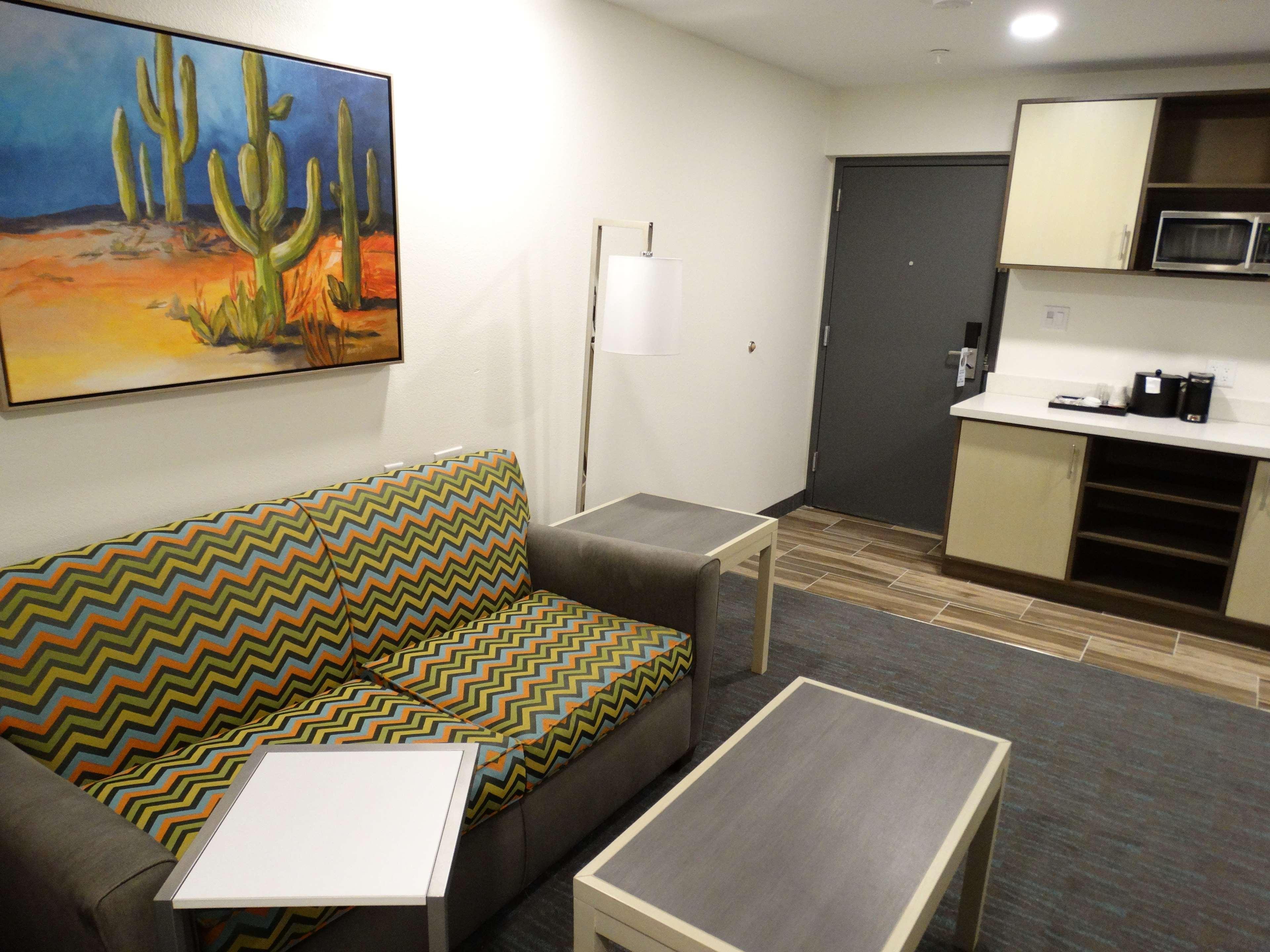 La Quinta Inn & Suites By Wyndham Tulsa Downtown - Route 66 Extérieur photo