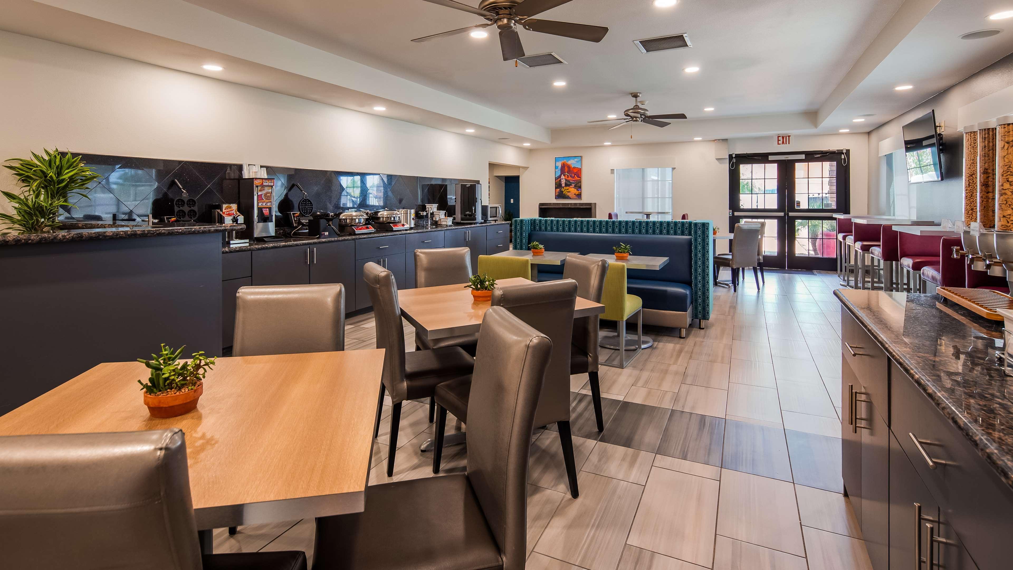 La Quinta Inn & Suites By Wyndham Tulsa Downtown - Route 66 Extérieur photo