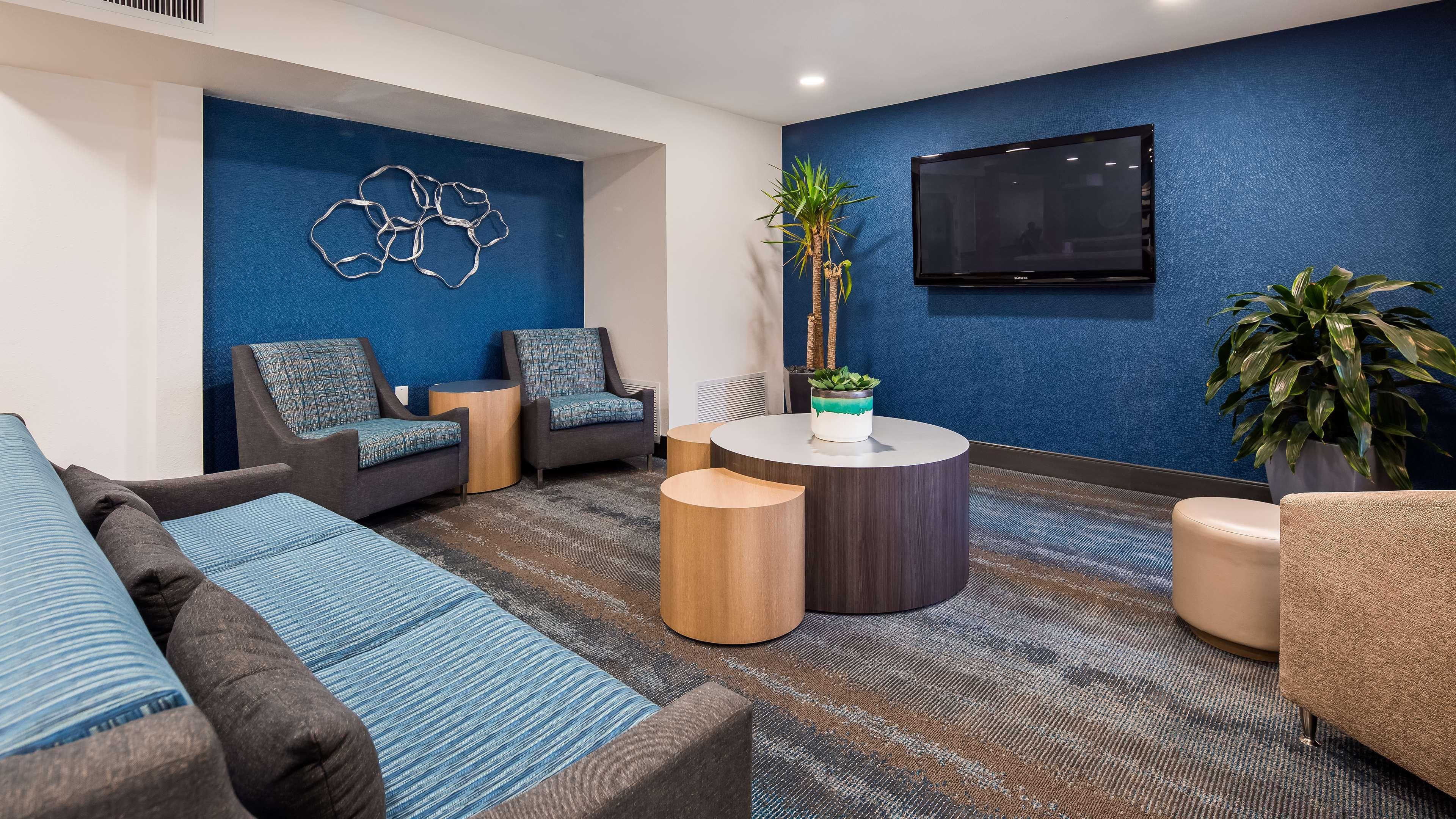 La Quinta Inn & Suites By Wyndham Tulsa Downtown - Route 66 Extérieur photo