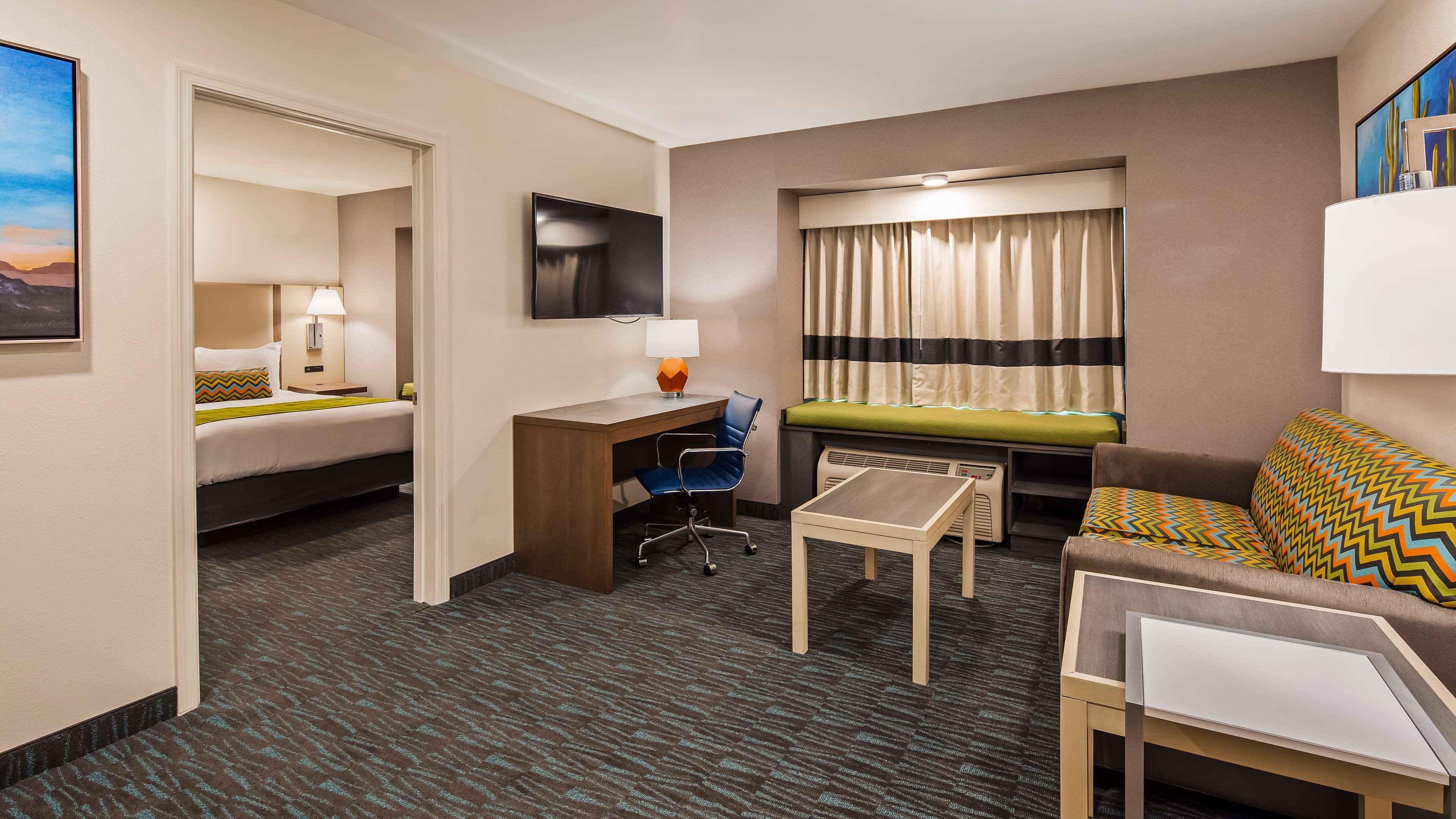 La Quinta Inn & Suites By Wyndham Tulsa Downtown - Route 66 Extérieur photo