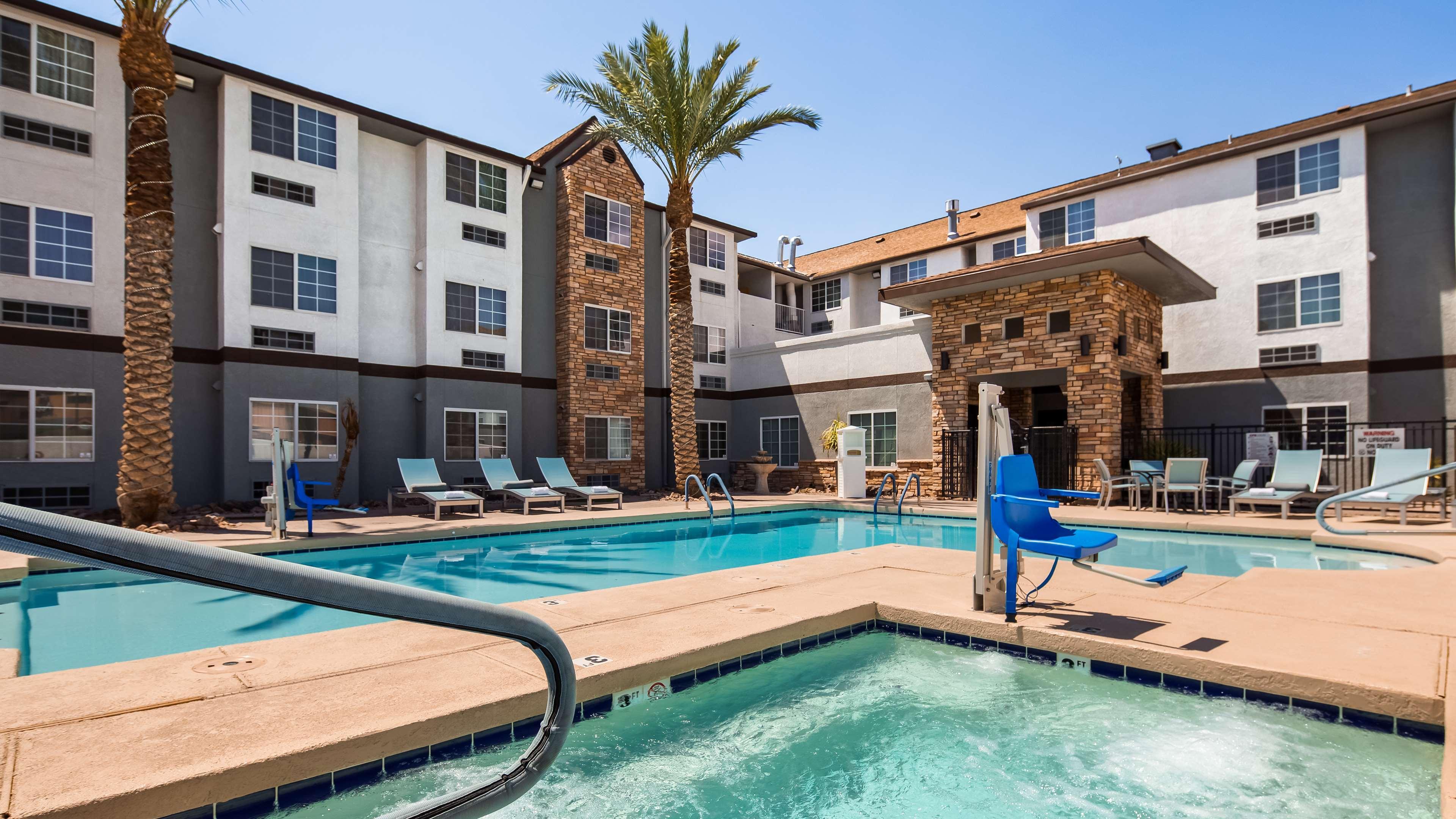 La Quinta Inn & Suites By Wyndham Tulsa Downtown - Route 66 Extérieur photo