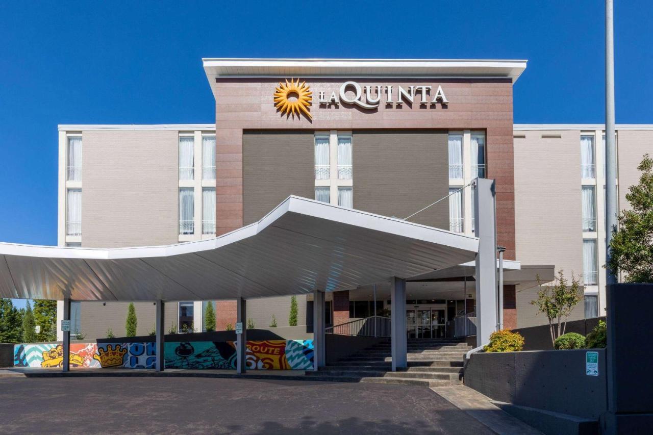 La Quinta Inn & Suites By Wyndham Tulsa Downtown - Route 66 Extérieur photo