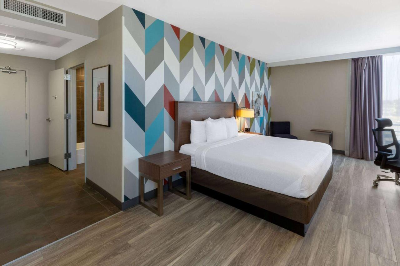 La Quinta Inn & Suites By Wyndham Tulsa Downtown - Route 66 Extérieur photo