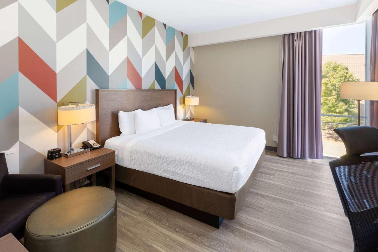 La Quinta Inn & Suites By Wyndham Tulsa Downtown - Route 66 Extérieur photo