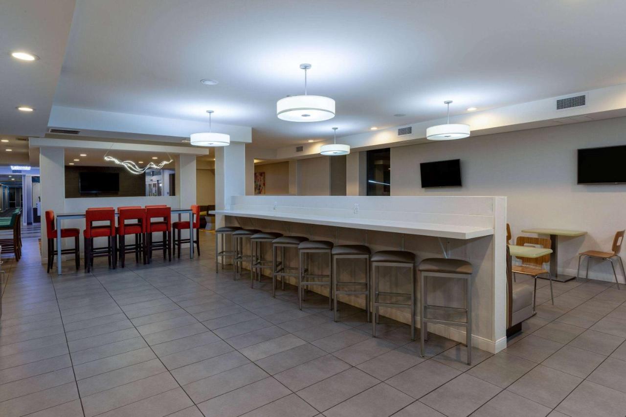 La Quinta Inn & Suites By Wyndham Tulsa Downtown - Route 66 Extérieur photo