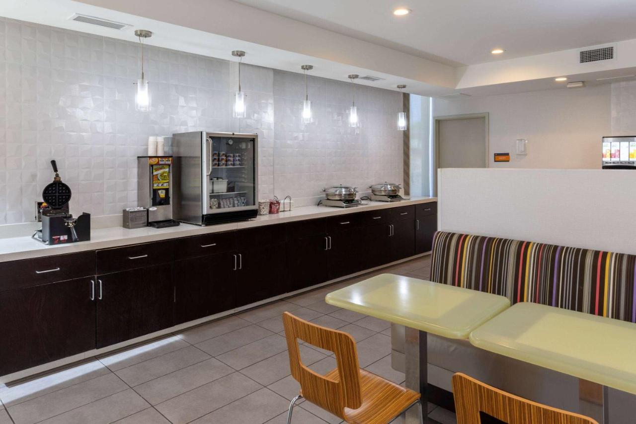 La Quinta Inn & Suites By Wyndham Tulsa Downtown - Route 66 Extérieur photo