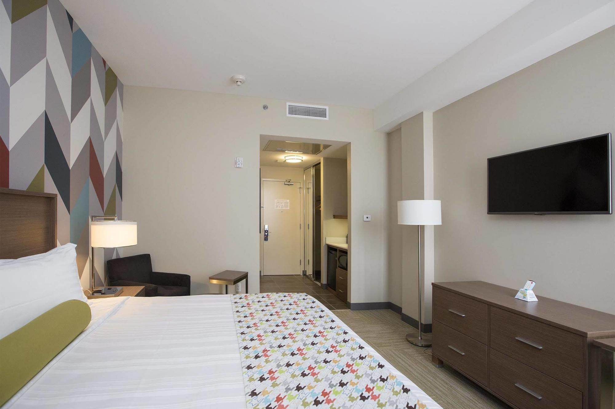 La Quinta Inn & Suites By Wyndham Tulsa Downtown - Route 66 Extérieur photo