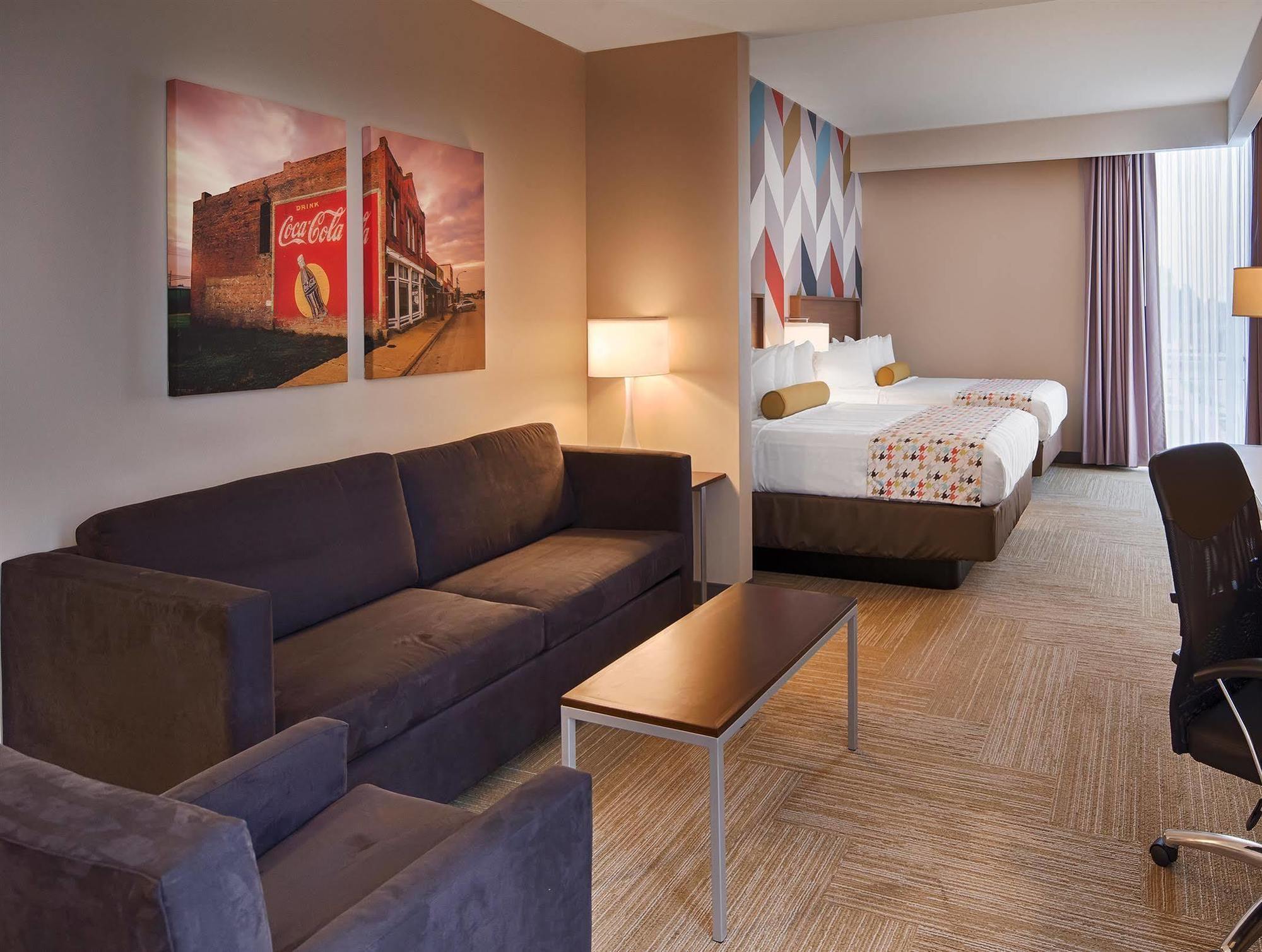La Quinta Inn & Suites By Wyndham Tulsa Downtown - Route 66 Extérieur photo