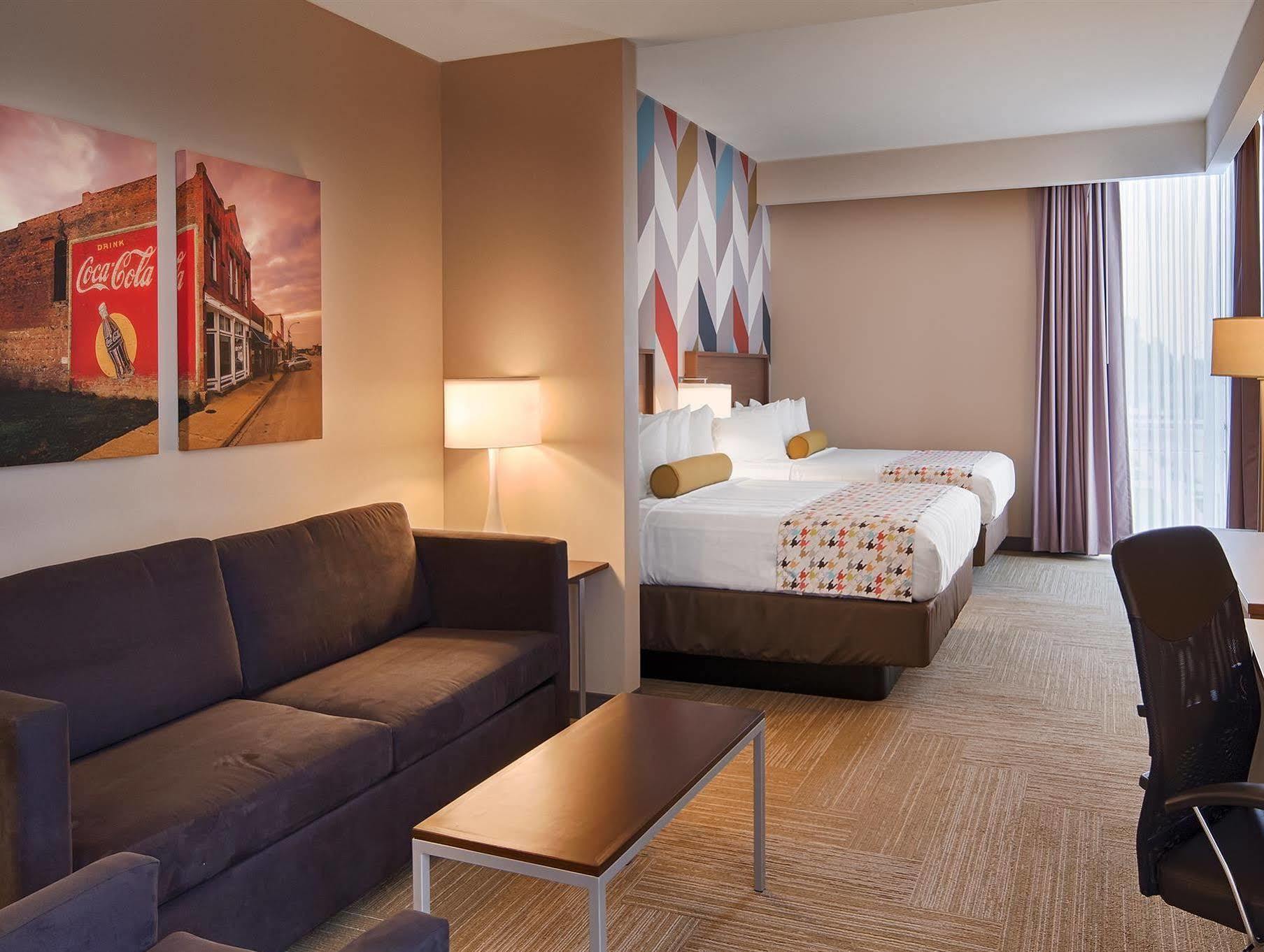 La Quinta Inn & Suites By Wyndham Tulsa Downtown - Route 66 Extérieur photo